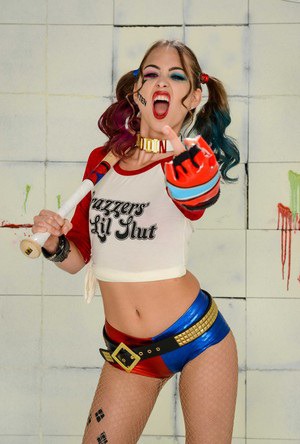 Cosplaying babe Riley Reid shows off her amazing body while stripping