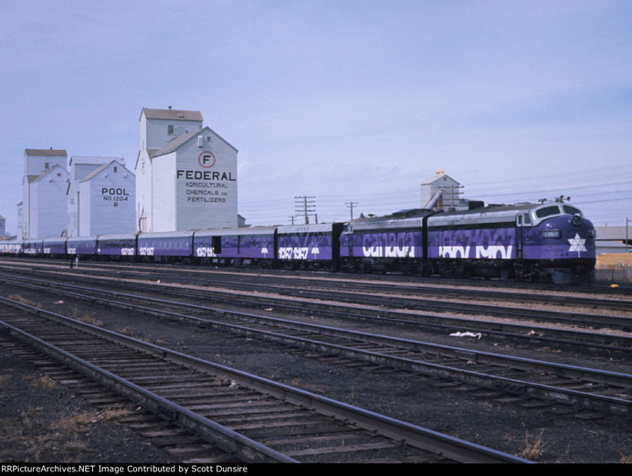 Canada Confederation Train #train #canada #1967 #confederation #purple #locomotive