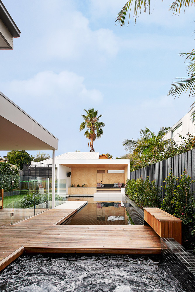 Brighton Bunker – Outdoor Living Space by Dan Gayfer Design