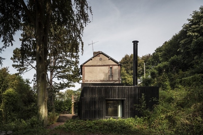 Black Wood House by Marchi Architectes
