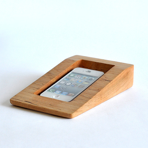 iPhone Dock by Bushakan #minimalist #design #minimal #minimalism