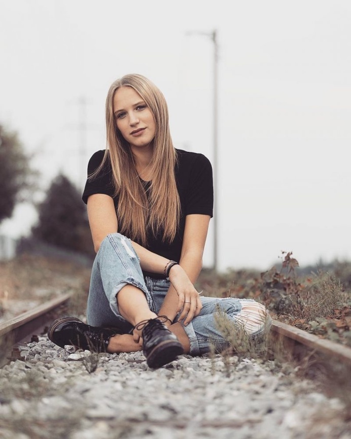 Outdoor Portrait Photography by Andri Laukas