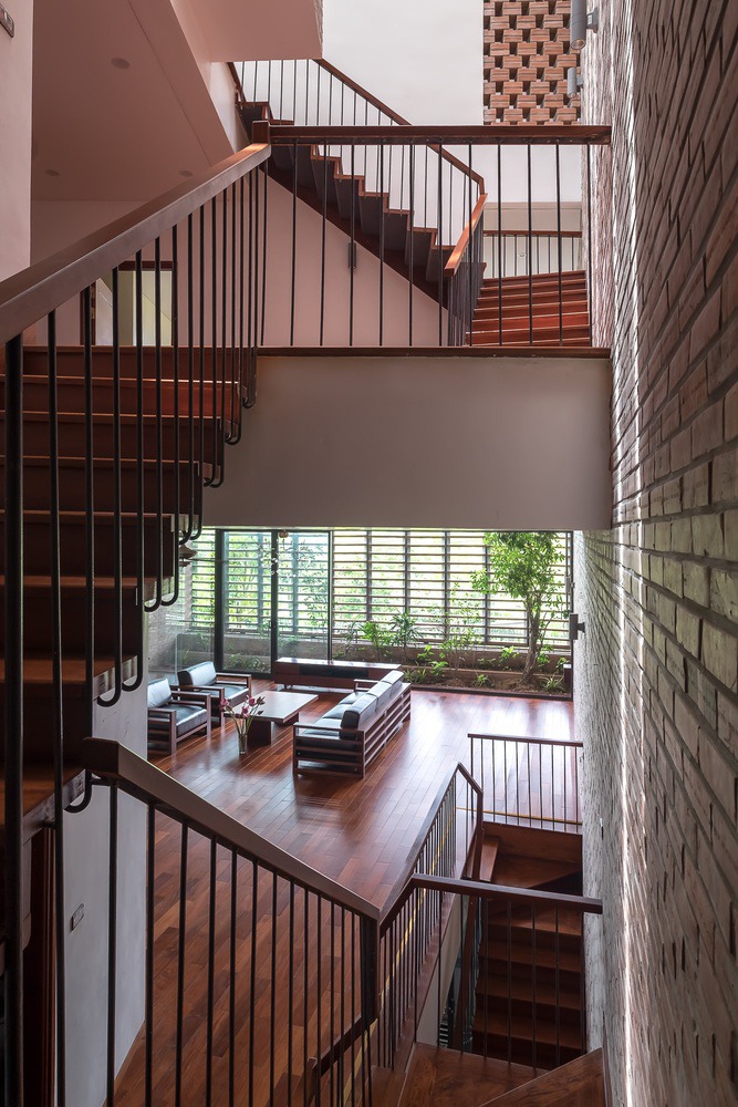Tropical Cave House / H&P Architects