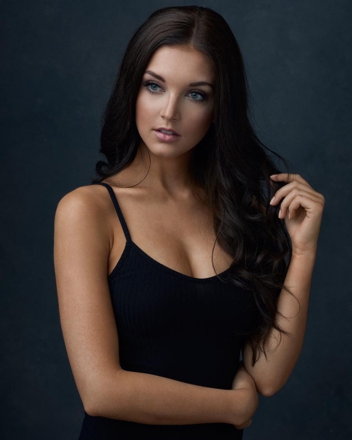 Beautiful Female Portraits by Mark Tiu