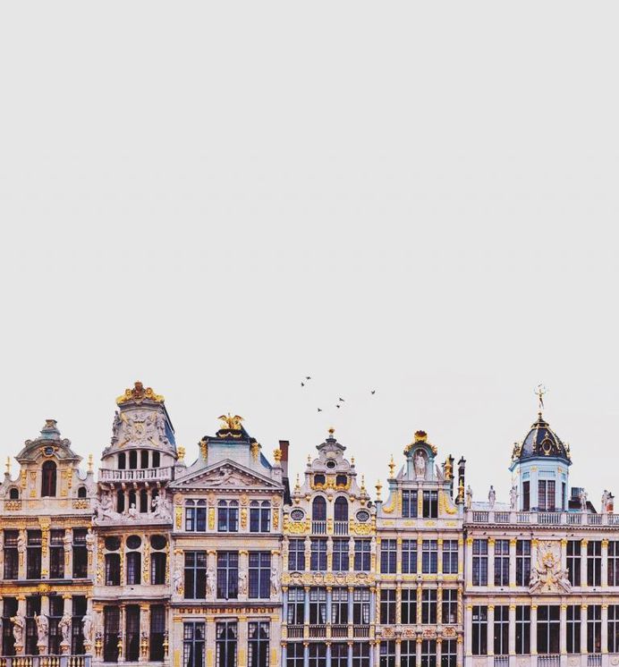 Playful and Minimalist Street Photography by Emilio Chulià