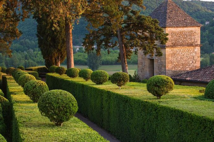 Outstanding Flowers and Garden Photography by Clive Nichols