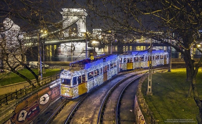 Spectacular Atmosphere Of Christmas In Budapest by Rizsavi Tamás