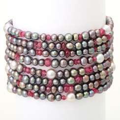 Bracelet made of cultured pearls