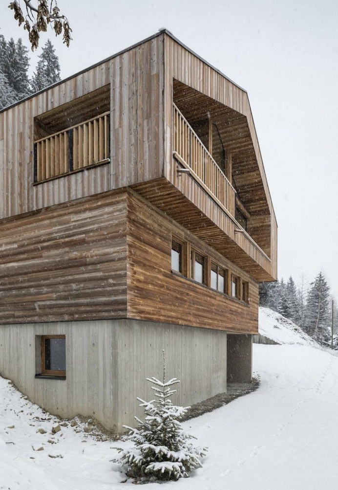 This Wooden Mountain House Features Delightful Mix of Traditional and Modern 1