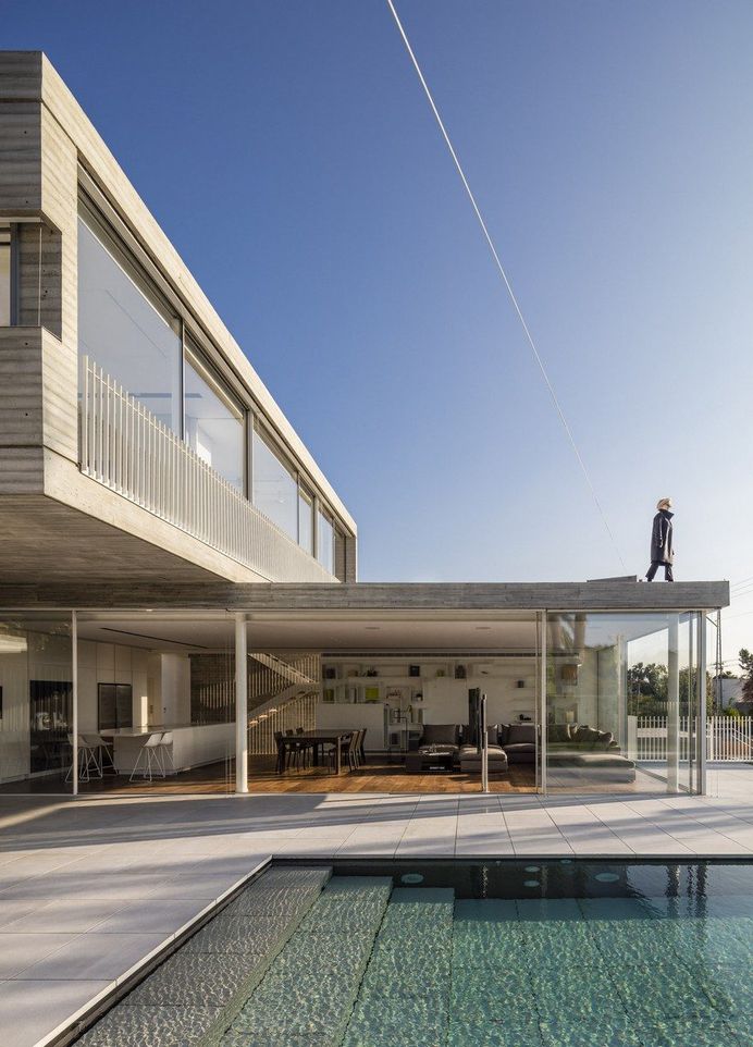 Modern Duplex House Features a Minimalist and Balanced Architecture in Tel-Aviv 1