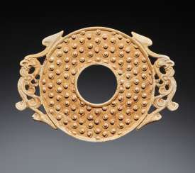 A FINE ORNAMENTAL BI DISC WITH CARVED PHOENIXES ON THE SIDES