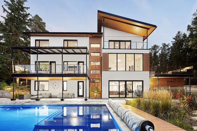 House on Grand River by Solares Architecture