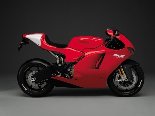 2008_ducati_desmosedici_rr.jpg (1024×768) #design #red #motorbike