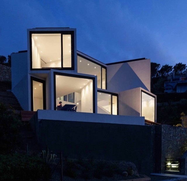 Geometric House with Several Points of View