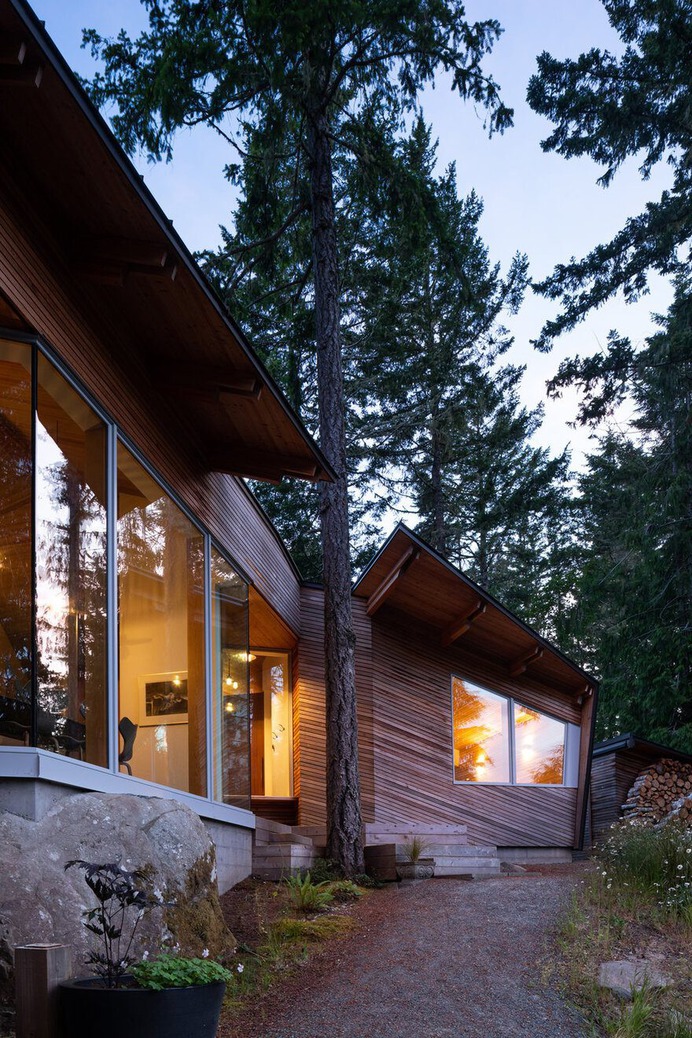 Campos Studio Has Integrated Sooke House with the Rhythm of the Forest