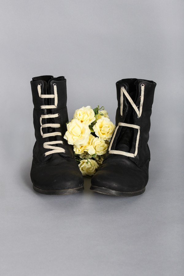 r27 Janr #constructed #apparel #hoe #photo #design #made #flower #type #boots #hand #typography