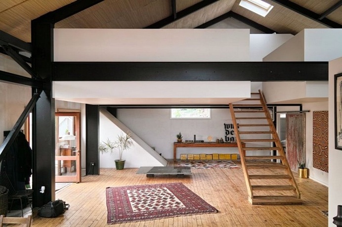 Kingswood Loft by Massimiliano Capocaccia Architecture Studio