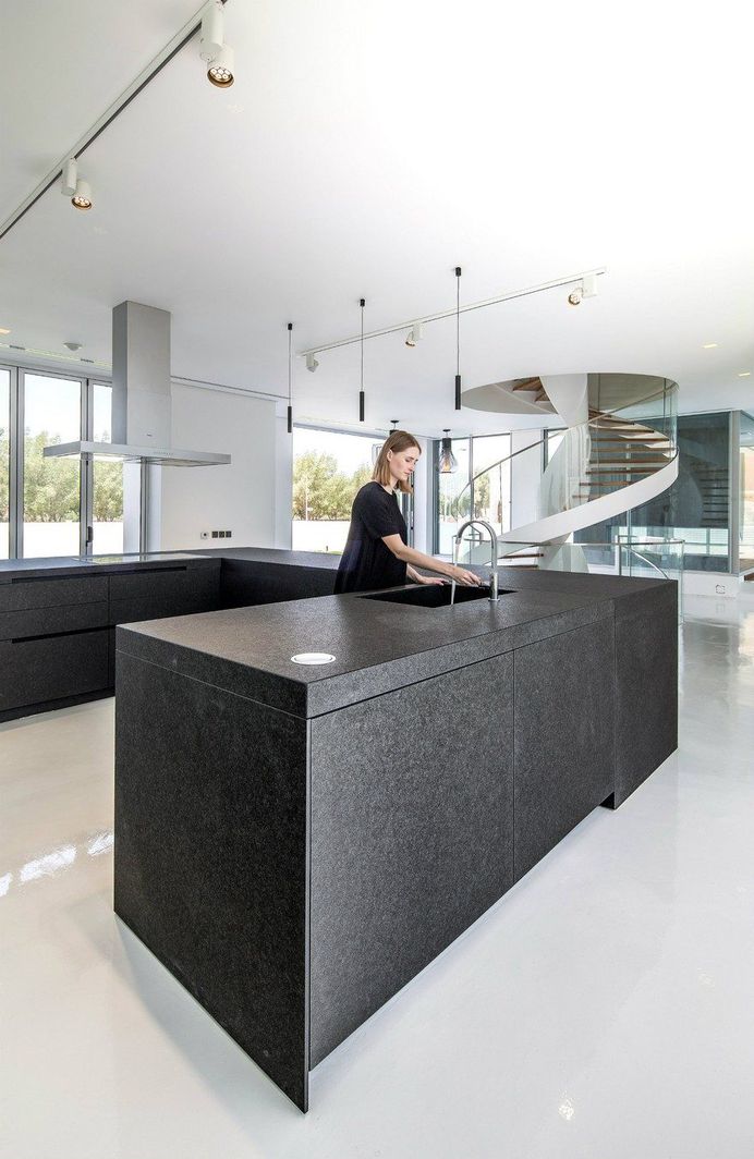 Elegant Minimalist House in Kuwait, Studio Toggle 11