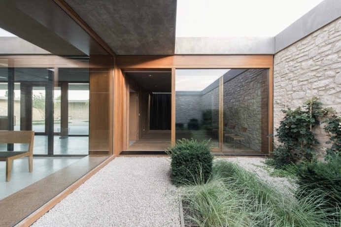 Funeral Chapel Ingelheim / Bayer & Strobel Architekten