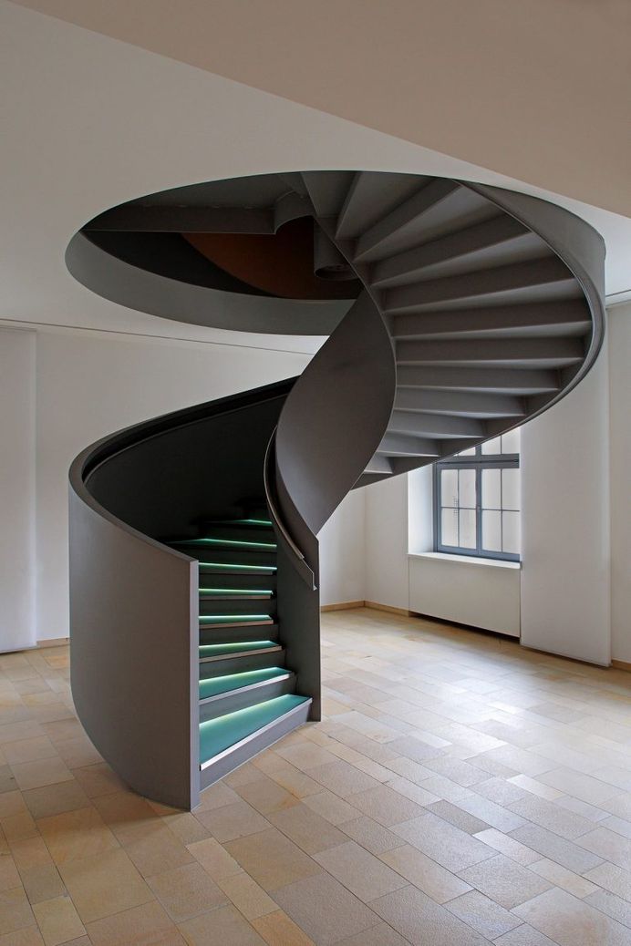 INTERVIEW WITH THE PHOTOGRAPHER HARTMUT FAUSTMANN