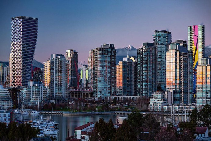 Moody and Cinematic Urban Landscapes in Vancouver by Erik Andersen