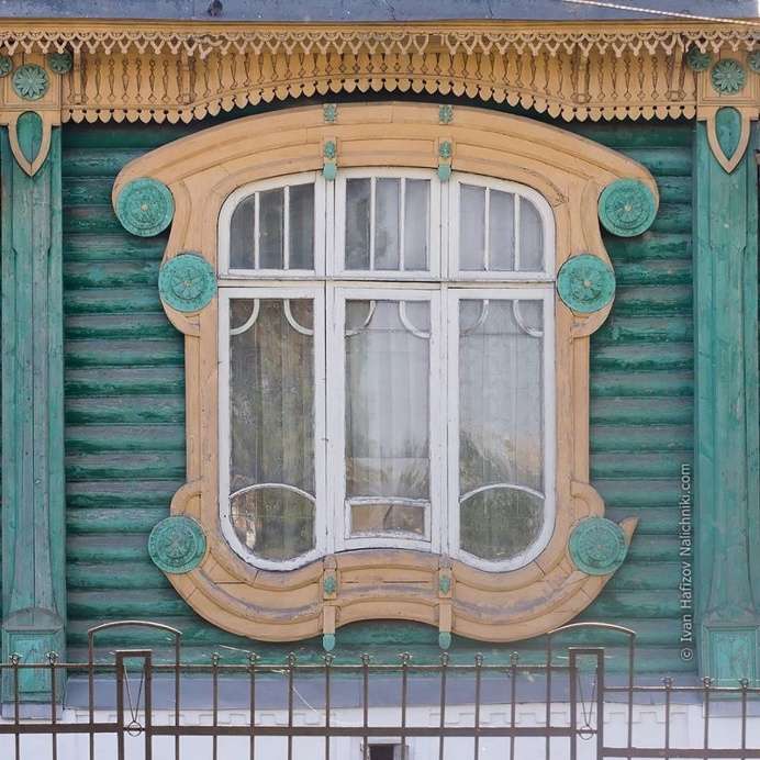 Ivan Khafizov Captures The Beauty of Russian Hand-Carved Wooden Window Frames