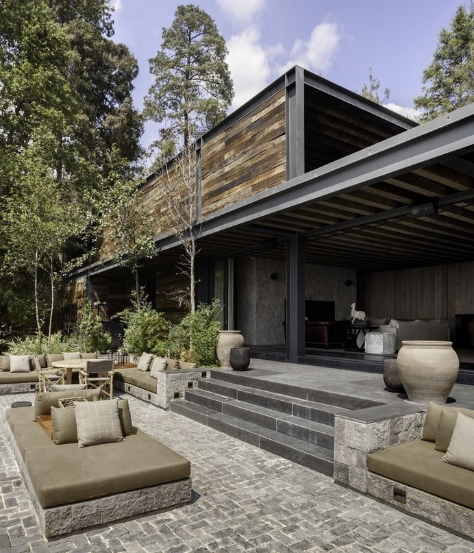 El Mirador House by CC Arquitectos / Mexico