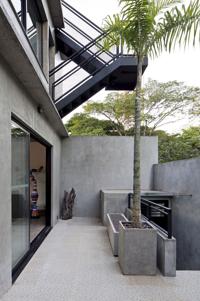 Paris House / Casa14 Arquitetura