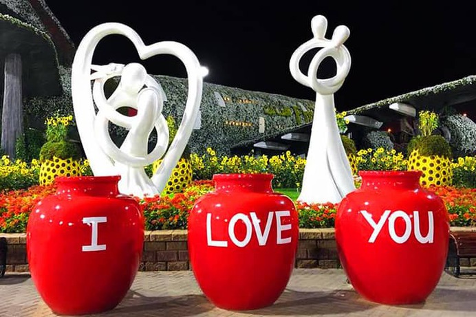Hugging rings enclosed as Hearts are also part of the Dubai Miracle Garden. This sculpture was introduced at the garden in its Season 7 in 2018.