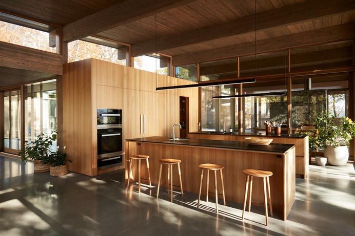 Lake Brome Residence by Atelier Pierre Thibault