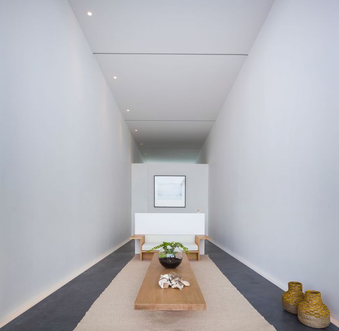 Seaside Villa by Shinichi Ogawa & Associates