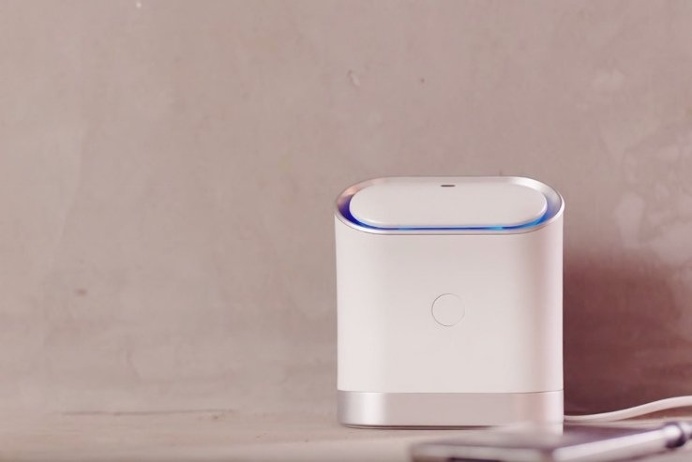 Struggling with a spotty wireless router or unwelcome piggy-backers? Check out the Keewifi router for a simple setup, secure network, & powe #productdesign #industrialdesign #technology #modern