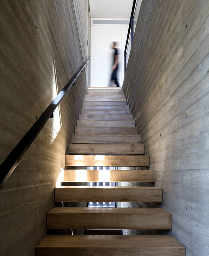 Afeka House Amaze with Corten Steel Shading System - InteriorZine