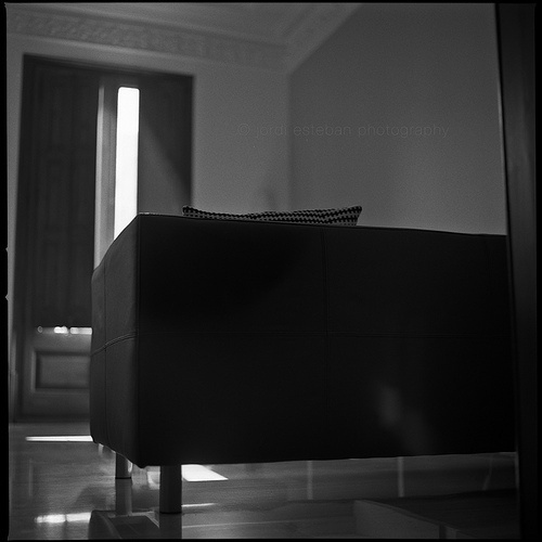 I'll subtract pain by ounces | Flickr: Intercambio de fotos #sofa #white #house #black #minimalism #jordi #esteban #photography #and #light