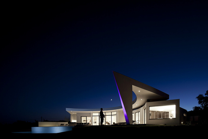 White Silhouette With An Intricate Geometry in Portugal: Colunata House #architecture