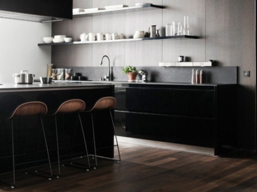 White Walls in Dark Kitchen #kitchen #bar