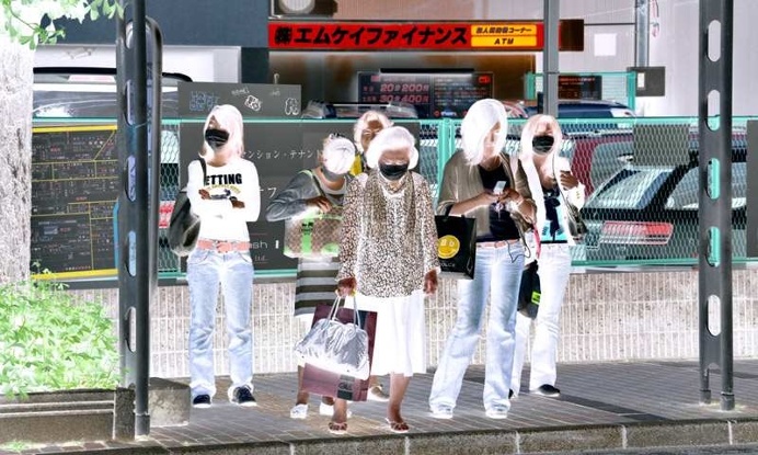 Behind Waiting: Frédéric Bourret Captures People Waiting For The Bus