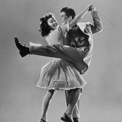 mili-gjon-kaye-popp-and-stanley-catron-demonstrating-a-step-of-the-lindy-hop.jpg (400×400) #hop #lindy #dance #vintage
