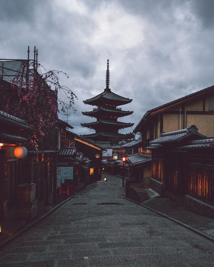 #streets_vision: Vibrant Street and Urban Photography by Jordan Bank