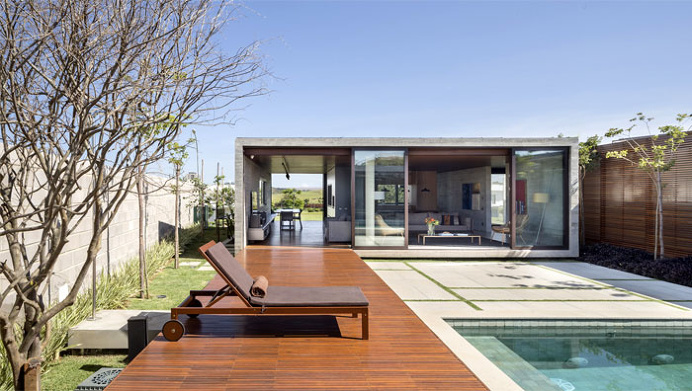 Weekends Single Story House Unites Openness and Modernity - InteriorZine #architecture #house #home #decor