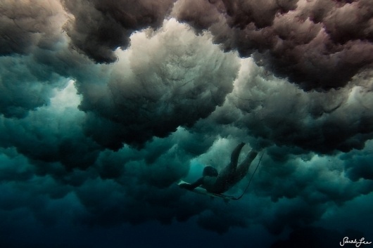 Фотограф Sarah Lee (Интернет-журнал ETODAY) #surfing #sport #clouds #water