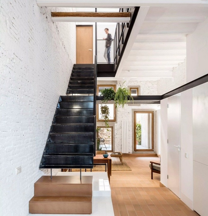 Traditional Style House Transformed into a Modern Home in Barcelona 3