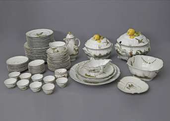 NYMPHENBURG dinner service for 9-12 persons 'Green hunt', 20. Century. #porcelain