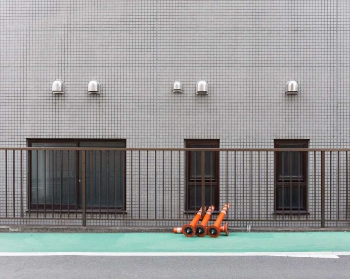 Ordinary Backdrops of #Japan by Louise de Belle