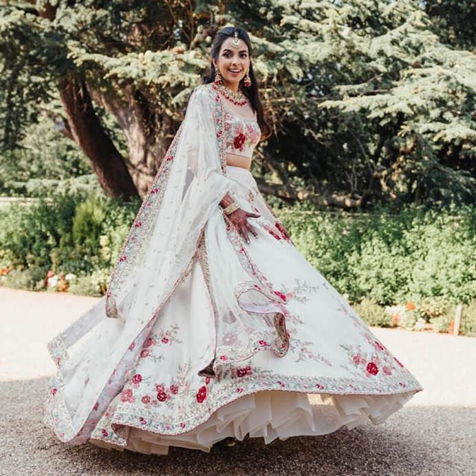 11 Ways You Can Drape Your Wedding Dupatta: Sabyasachi Edition