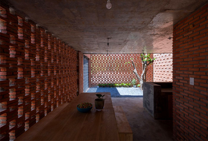 Small Brick House by Tropical Space