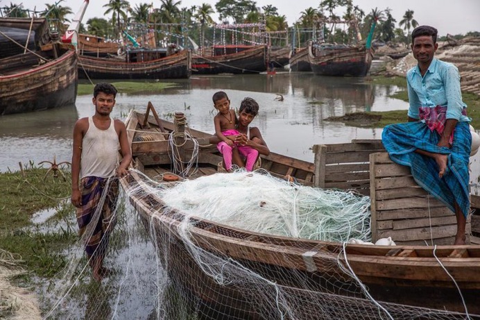Documentary Street Photography in South Asia by Sara Hylton