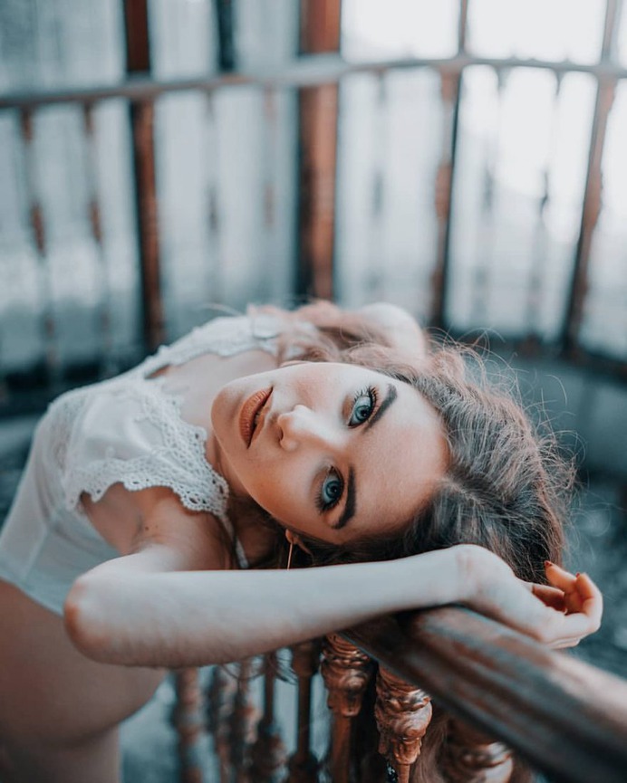 Gorgeous Lifestyle and Conceptual Portrait Photography by Ale Perianyiez