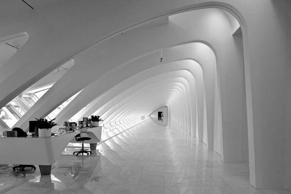 Google Image Result for http://www.pentaxforums.com/gallery/images/15802/1_Illusion.jpg #perspective #illusion #photography #architecture