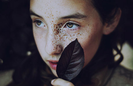 Sunday Pleasure – Homemade Smoothies | iGNANT.de #photo #portrait #freckles #leaf